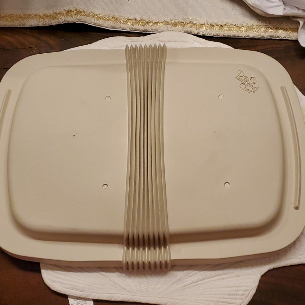 2 Pampered Chef Stoneware lids (retired)